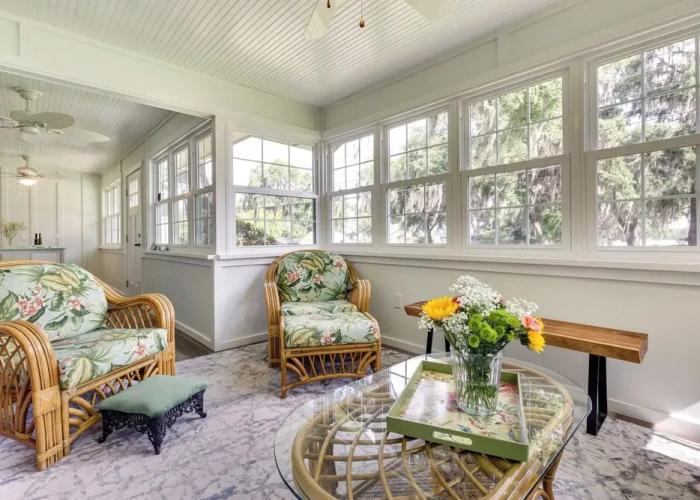 Mount Dora Tropical Escape: Steps to Lake Gertrude