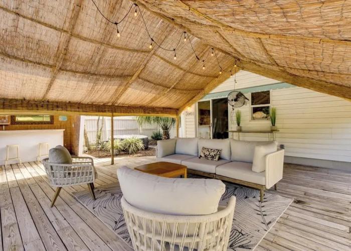 Mount Dora Home: Private Pool, Spa & Tropical Bar!