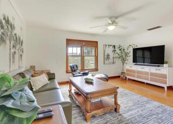 Mount Dora Home: Private Pool, Spa & Tropical Bar!