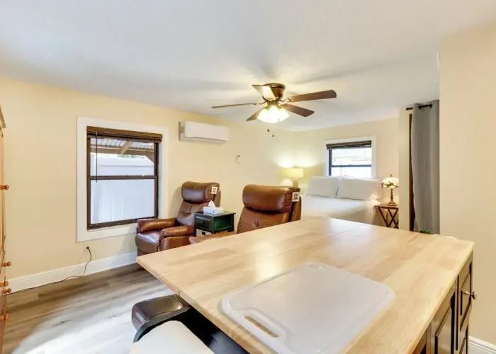 Mt Dora Couple's Retreat w/ Shared Pool!