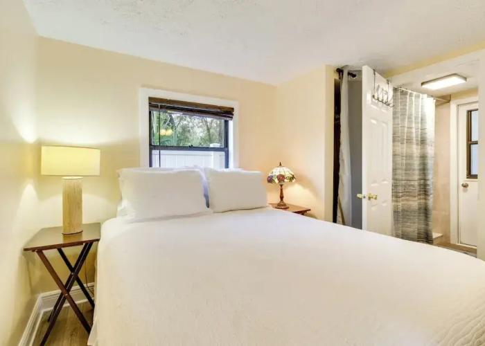 Mt Dora Couple's Retreat w/ Shared Pool!