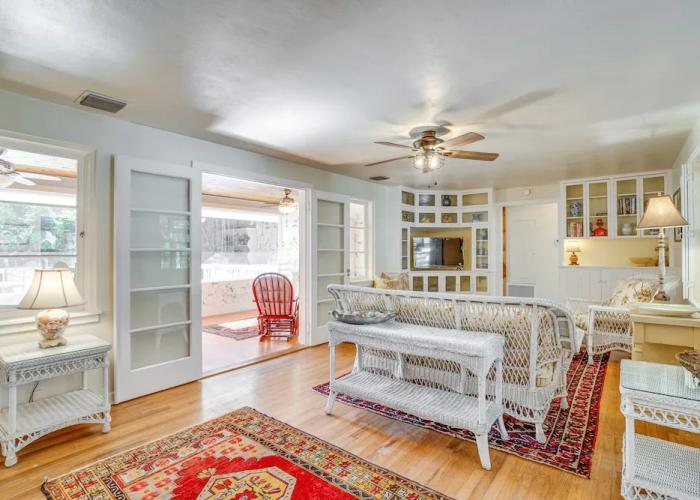 Vintage Mount Dora Cottage w/ Screened Porch!