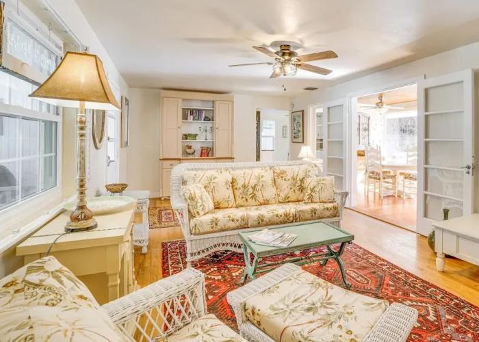 Vintage Mount Dora Cottage w/ Screened Porch!