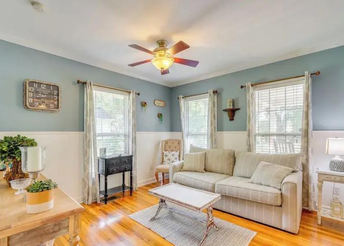 Charming Mt Dora Home w/ Shared Patio & Yard!