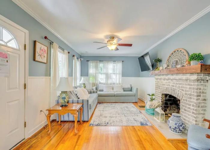 Charming Mt Dora Home w/ Shared Patio & Yard!