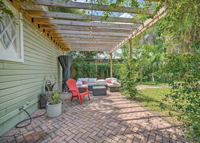 Charming Mt Dora Home w/ Shared Patio & Yard!