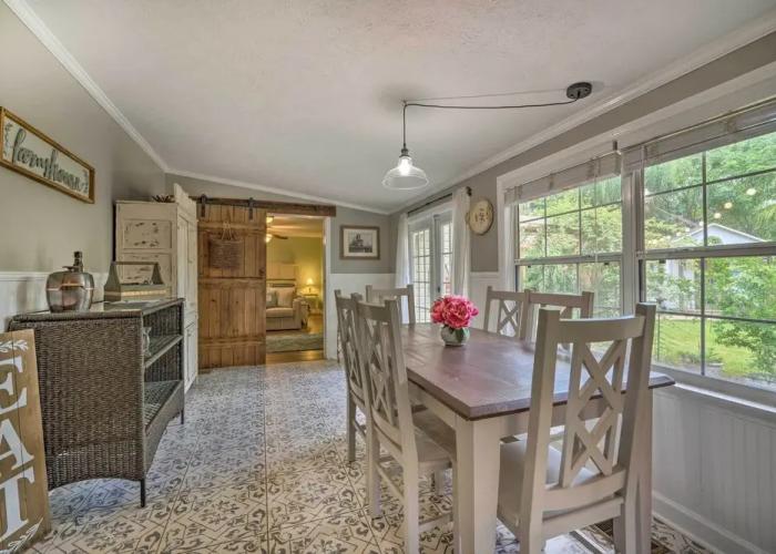 Charming Mt Dora Home w/ Shared Patio & Yard!