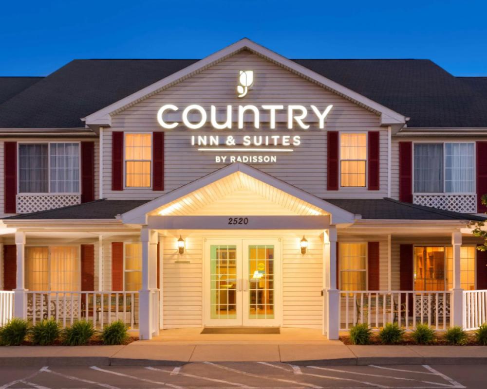 Country Inn & Suites by Radisson, Nevada, MO