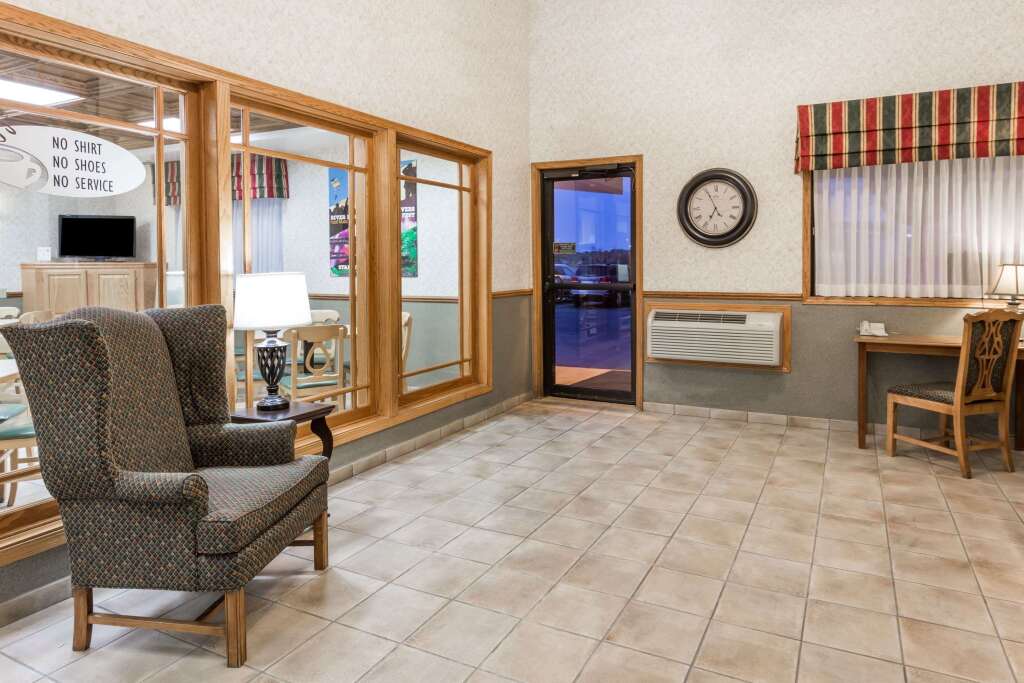 Super 8 by Wyndham Ottawa Starved Rock