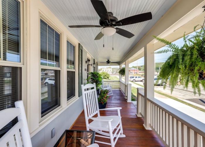 Missouri Retreat w/ Deck, Grill & Shuffleboard!