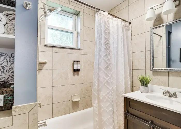 Pet-friendly Pacific Cottage Near Purina Farms!