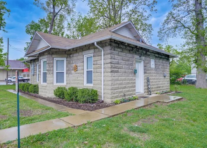 Pet-friendly Pacific Cottage Near Purina Farms!