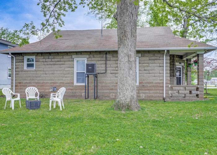 Pet-friendly Pacific Cottage Near Purina Farms!