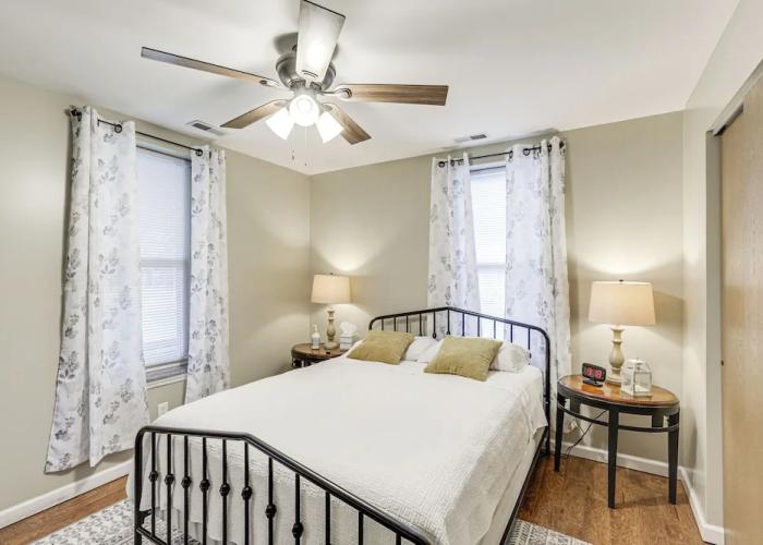 Pet-friendly Pacific Cottage Near Purina Farms!