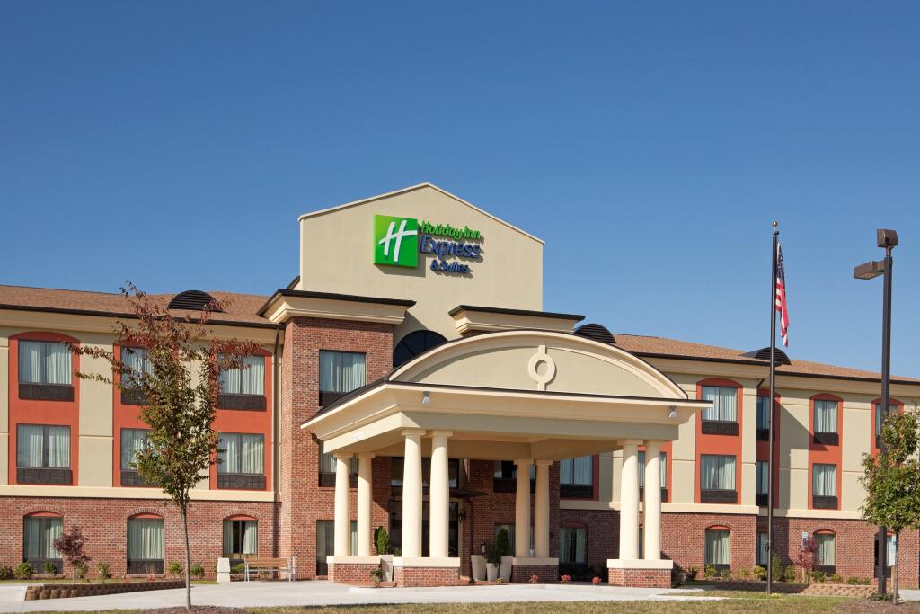 Holiday Inn Express & Suites Salem by IHG