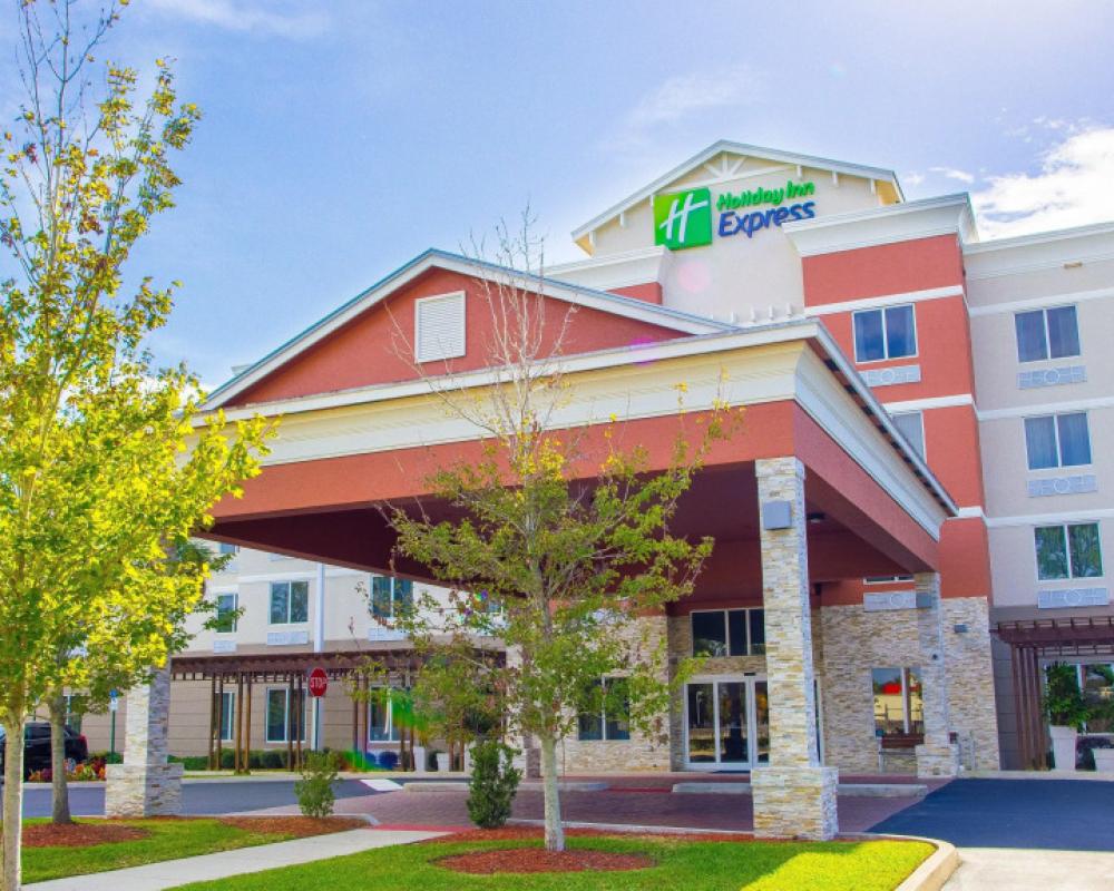 Holiday Inn Express & Suites Palm Bay by IHG