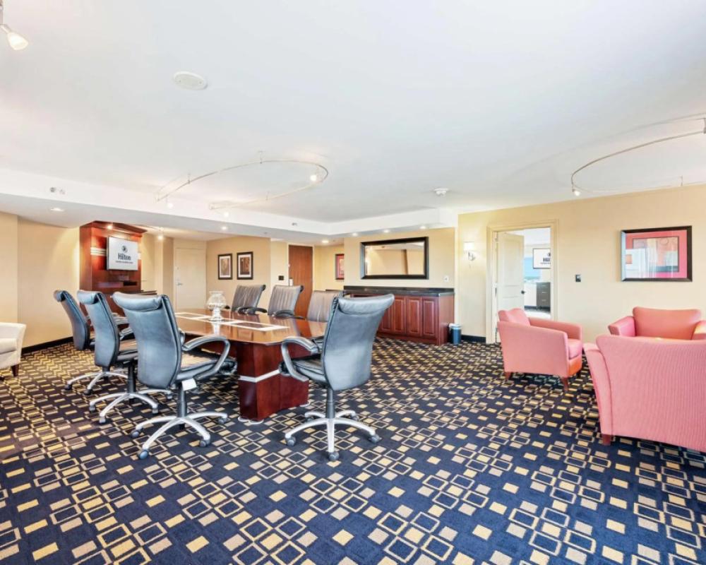 Hilton Chicago/Oak Brook Suites