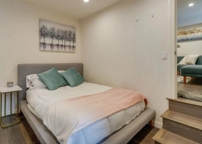 Efficiently Equipped Pacifica Apt - 1 Mi to Beach!