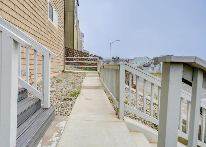 Efficiently Equipped Pacifica Apt - 1 Mi to Beach!