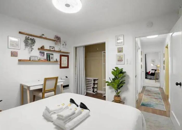 Coastal Palm Tree 2BR Retreat Ocean View