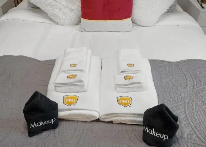 Coastal Palm Tree 2BR Retreat Ocean View