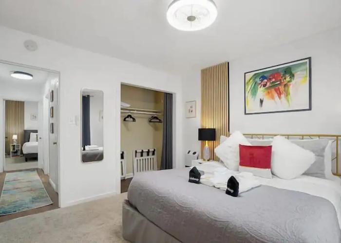 Coastal Palm Tree 2BR Retreat Ocean View