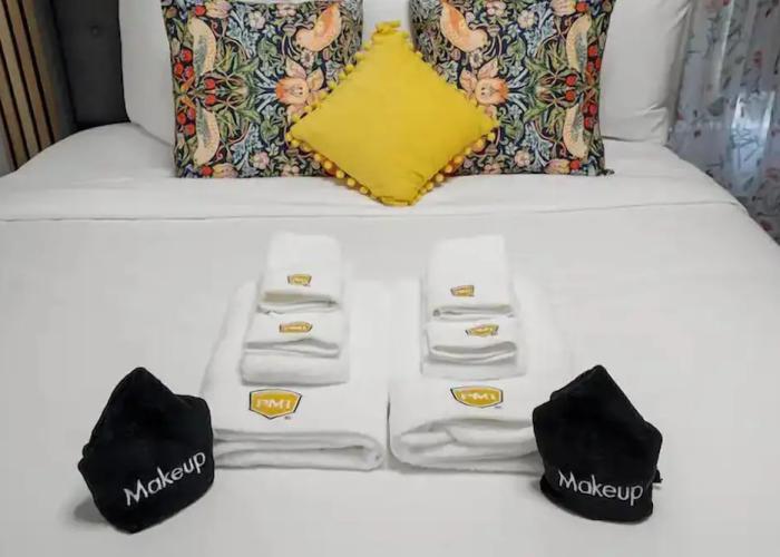 Coastal Palm Tree 2BR Retreat Ocean View