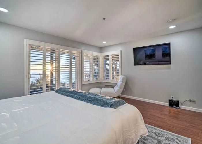 Cliffside Pacifica Hideaway: Unbeatable View!