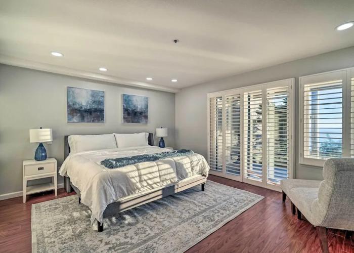 Cliffside Pacifica Hideaway: Unbeatable View!