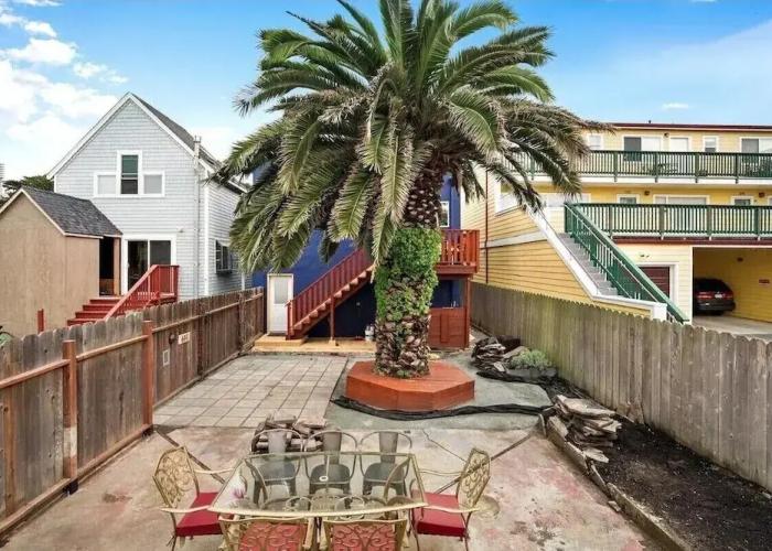 Coast PalmTree Yard 2BR Block from Beach