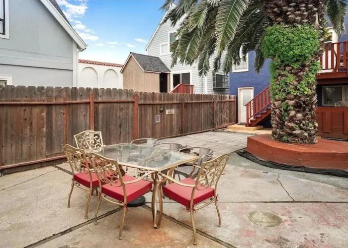 Coast PalmTree Yard 2BR Block from Beach