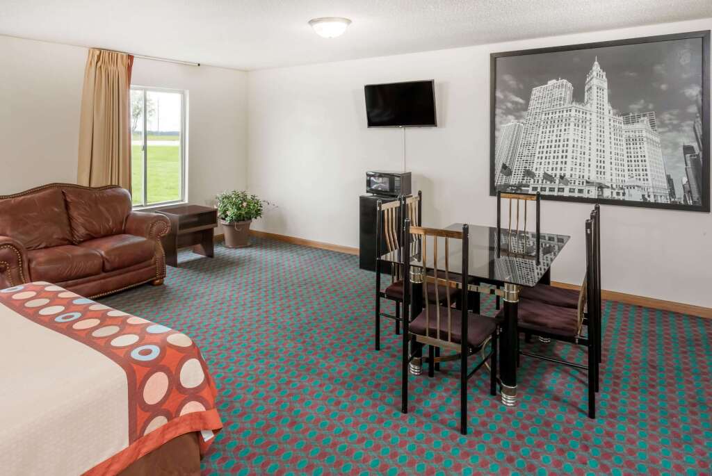 Super 8 by Wyndham Pekin/Peoria Area