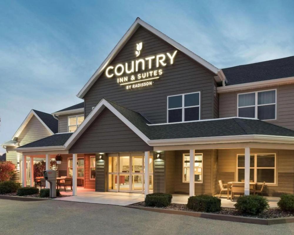 Country Inn & Suites by Radisson, Platteville, WI