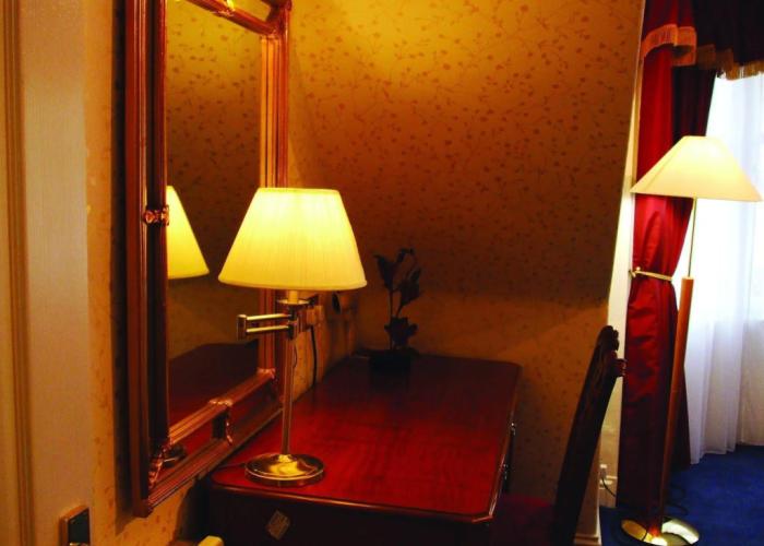 Muthu Queens Hotel