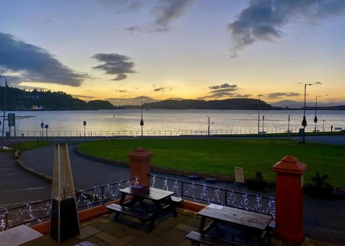 Corran House Guest House & Hostel