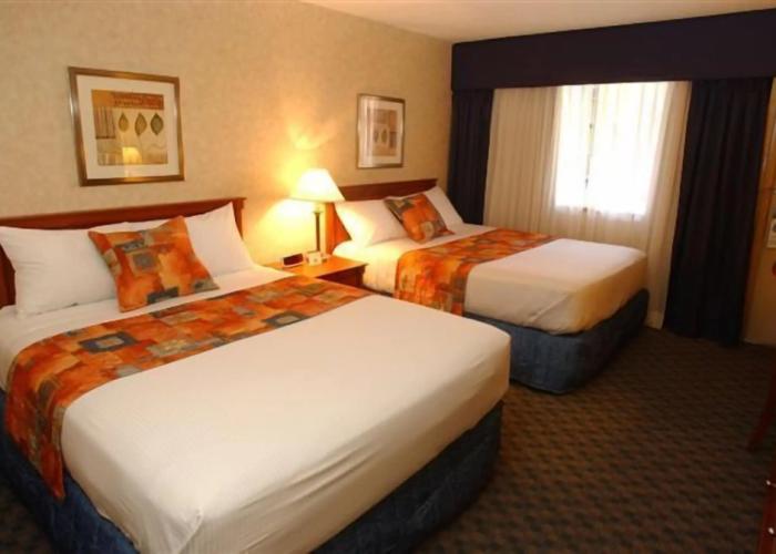 North Vancouver Hotel