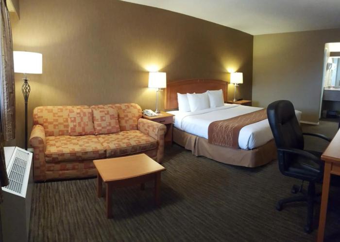 Econo Lodge Inn & Suites