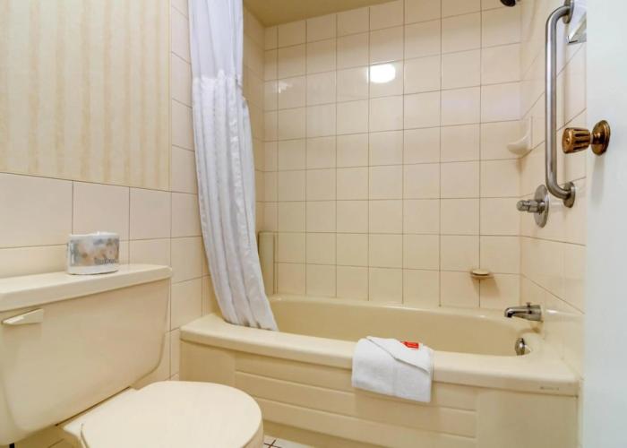 Econo Lodge Inn & Suites