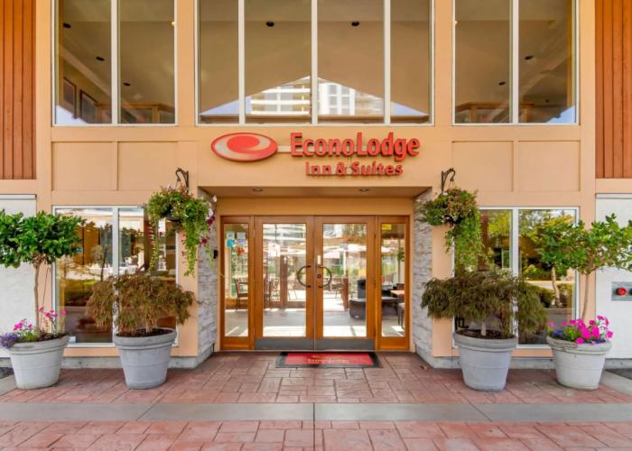 Econo Lodge Inn & Suites