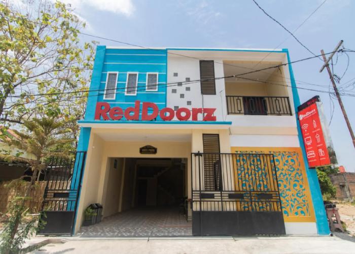 RedDoorz Syariah near Politeknik Negeri Madiun