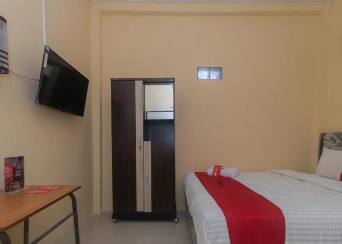 RedDoorz Syariah near Politeknik Negeri Madiun