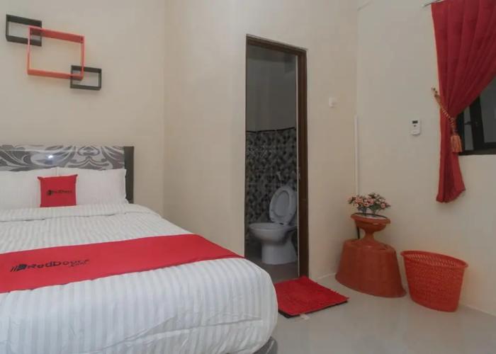RedDoorz Syariah near Politeknik Negeri Madiun
