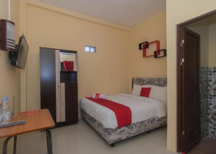 RedDoorz Syariah near Politeknik Negeri Madiun
