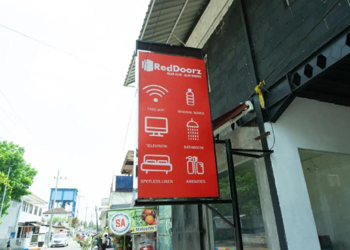 RedDoorz near Alun Alun Madiun
