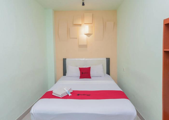 RedDoorz near Alun Alun Madiun