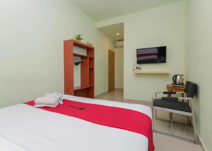 RedDoorz near Alun Alun Madiun