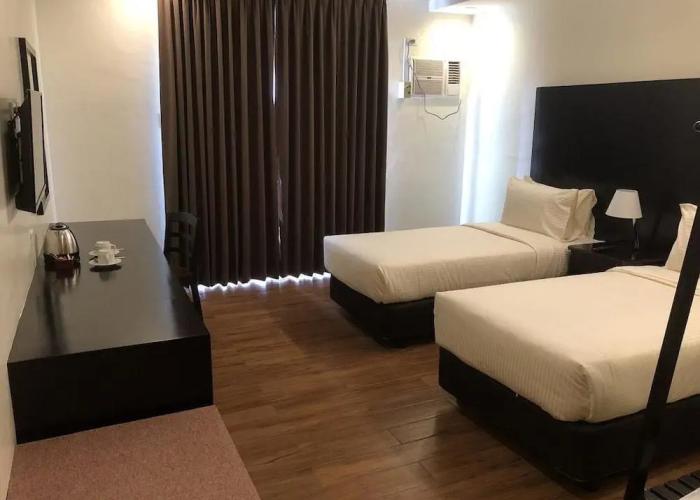 Piña Suites