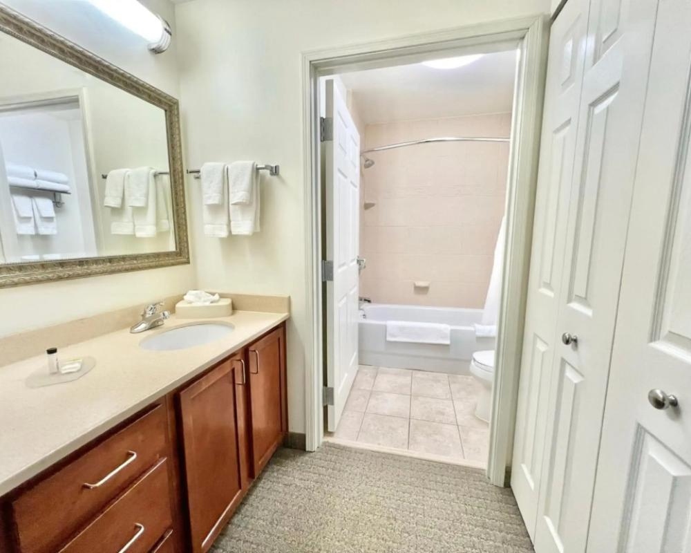 фото Staybridge Suites Detroit Novi by IHG