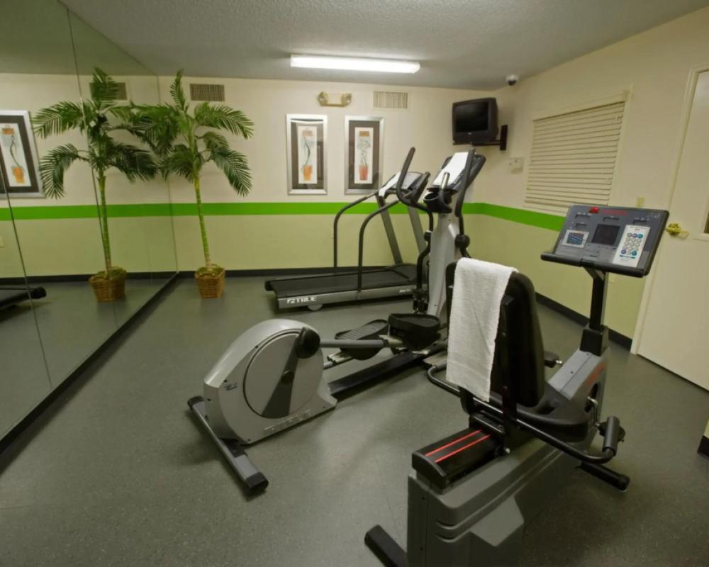 фото Extended Stay America Suites Detroit Novi Orchard Hill Place