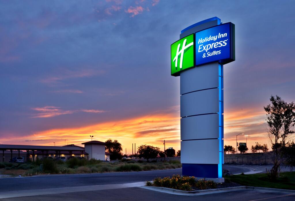 Holiday Inn Express & Suites Ontario by IHG
